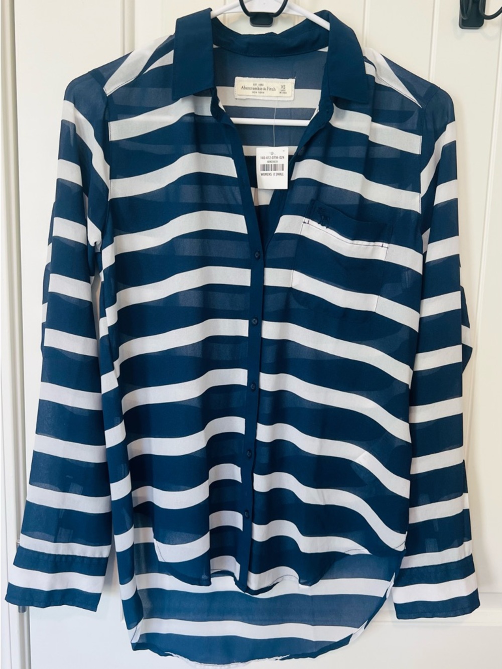 Abercrombie & Fitch Navy and White Striped Button-Up Shirt - XS